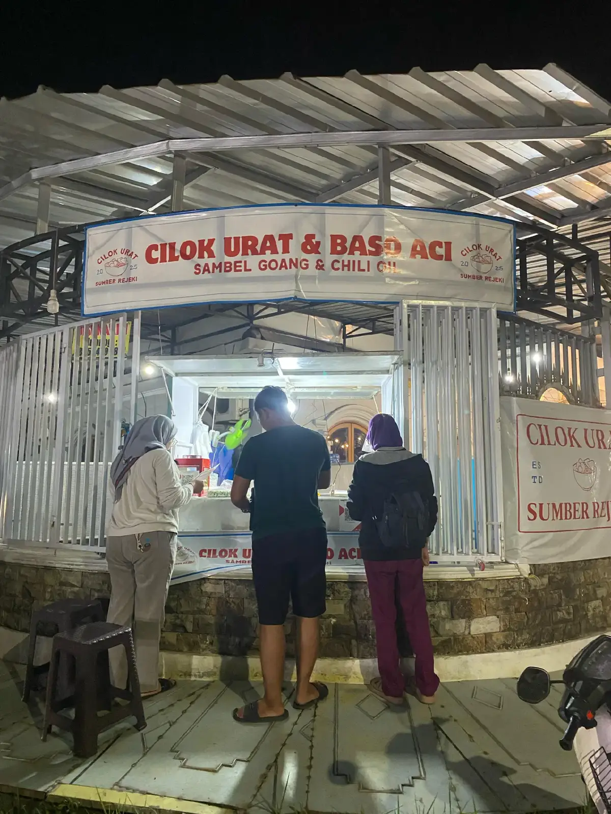 cilok urat dan baso aci terenak🍲 📍Jalan M. Toha, (peremlatan jalan suratno) buka setiap hari 16.00-20.00 WIB 📍Perum, (sebrang SMAN 3) start 3k #jajanancirebon #makanancirebon 