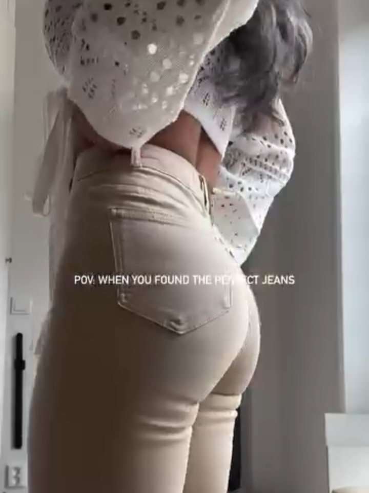 Warning!!! May cause serious wardrobe envy🫢 cause @fitjeans.com ain’t joking around Wearing Pastel Flared Fitjeans - Sand