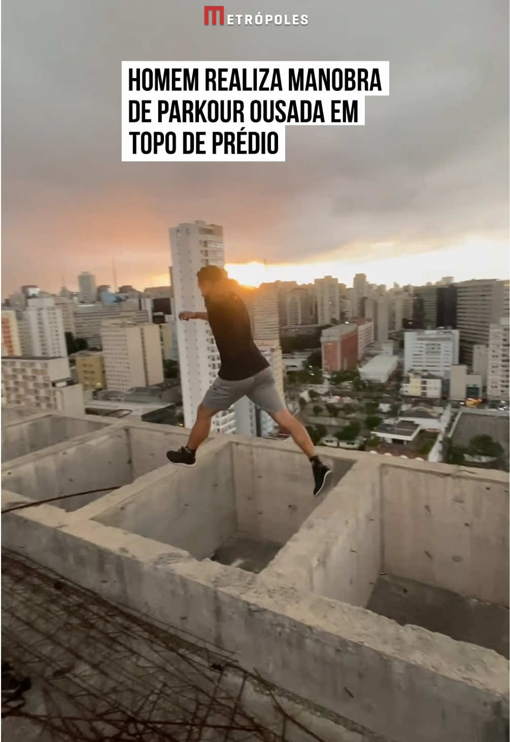 🚨 Não repita isso! 🚨  Um vídeo que viralizou nas redes sociais registrou uma manobra arriscada e impressionante de #parkour. No registro, o praticante da modalidade, Ricardo Farias, com mais de 20 anos de experiência no #ParkourProfissionalBrasileiro, aparece pulando sobre placas vazadas de concreto, posicionadas no alto de um #edifício na capital paulista.  No registro, após ter realizado o circuito, o homem coloca a mão no peito e diz, aliviado: “Meu Deus!”. O registro da #manobra desafiadora viralizou entre os internautas.  🎥 @RicardoFariasPk | @myhoodbr