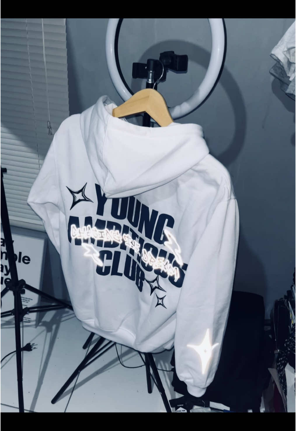 nih hodie reflektif cakep buat jalan sama dia kalo malem🫵🏻😩🥵#foryoupage #streetwear #outfit #y2k 