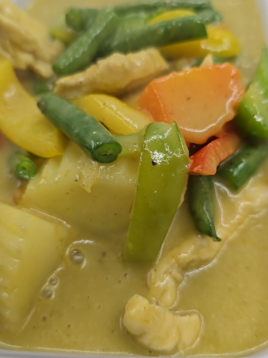แกงเขียวหวานไก่ Thai Green Curry Chicken #anyapetpim #tastythaitakeaway #tastythaitakeaway15 #thaifood #streetfood #curry #greencurry  #dinner #DinnerIdeas #canvey #canveyisland #benfleet 