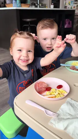 Eggs, salami, tomatoes & cheese for Hailey! 🤗 @Niki  #kids #fyp #kidsoftiktok #food #FoodTok #momtok #mealideas #breakfast #oilers 
