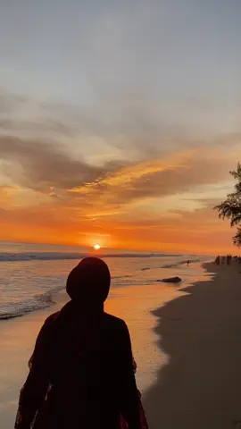 tetaplah tumbuh di tengah ruang yang berisik.