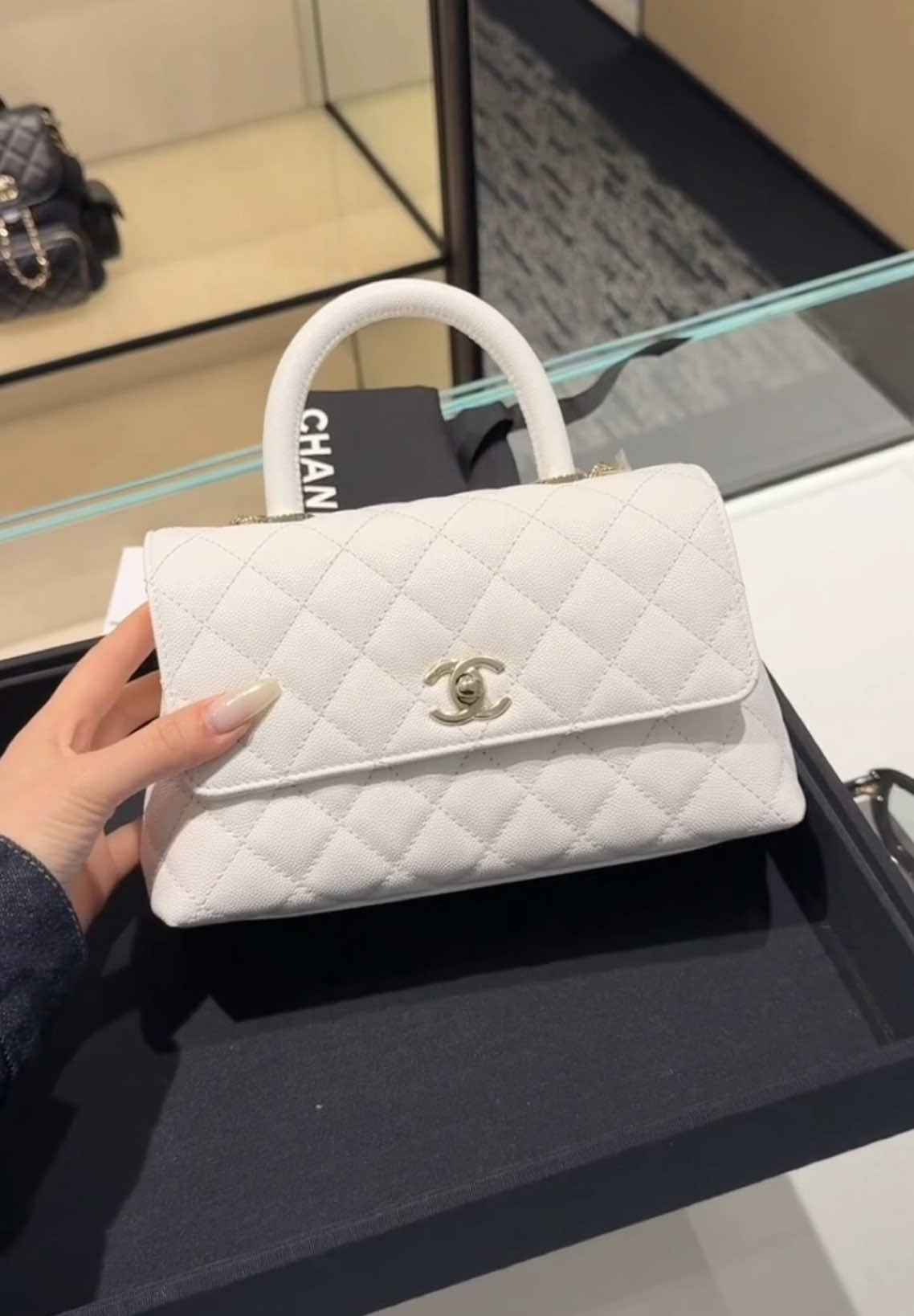 White you can 🤍✨ #chanel #cocochanel #chanelbag #foryourpage 