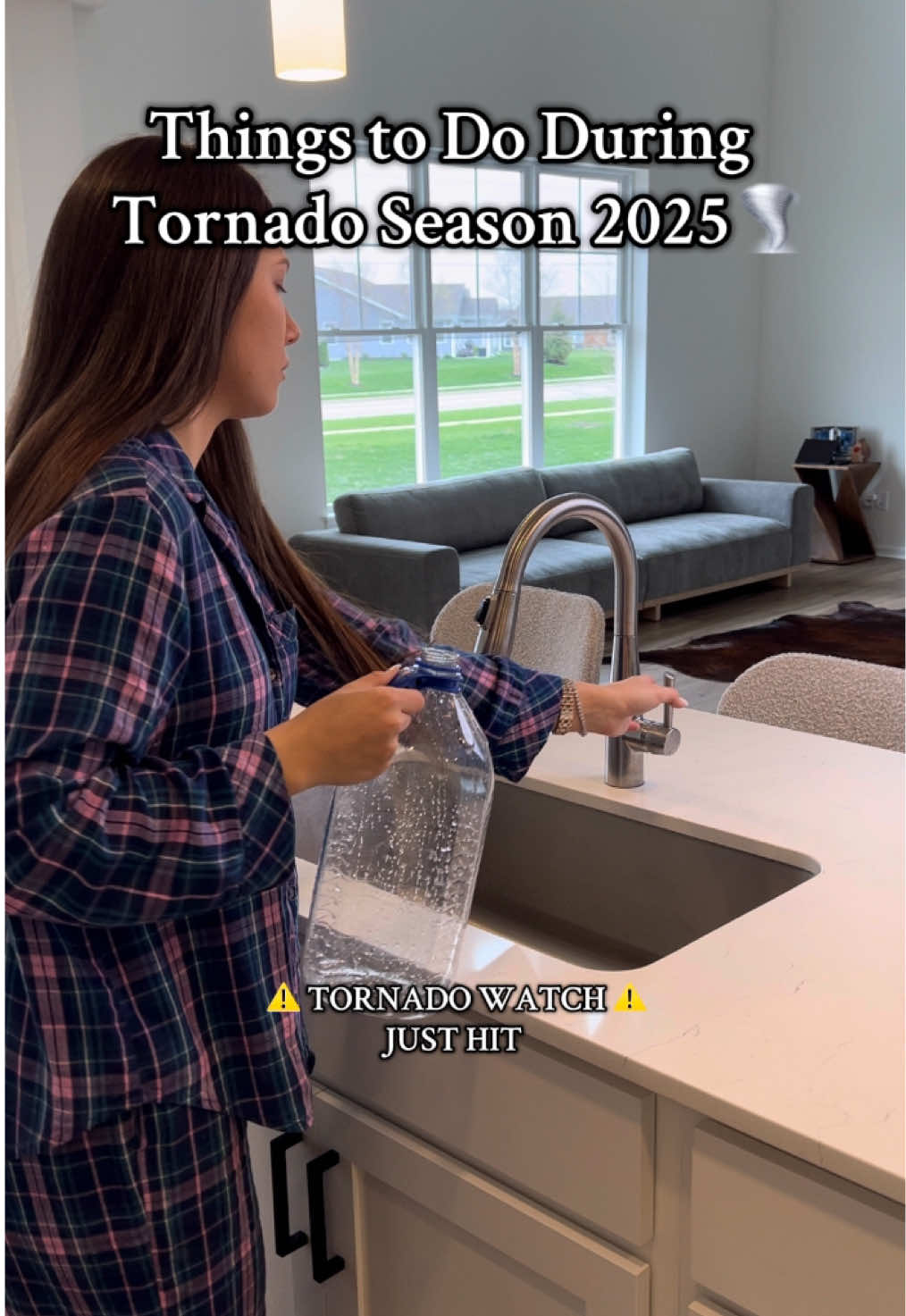 Stay ready: Tornado and Hurricane essentials everyone should have! ⚠️ Tornado Season Prep 2025  #staysafe #tornado #ankersolix #backuppower #tornadoseason #ankersolixf3800plus #tornado2025 #tips 