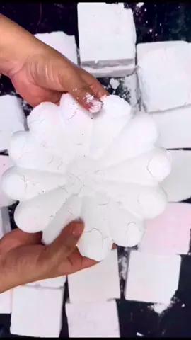 Cr : color chalk on yt #fyp #chalklover #bsnlover #dyedgymchalk #crunchygymchalk #blowthistiktokup #powderyasmr #sleepingaid #oddlysatisfying #StressRelief 