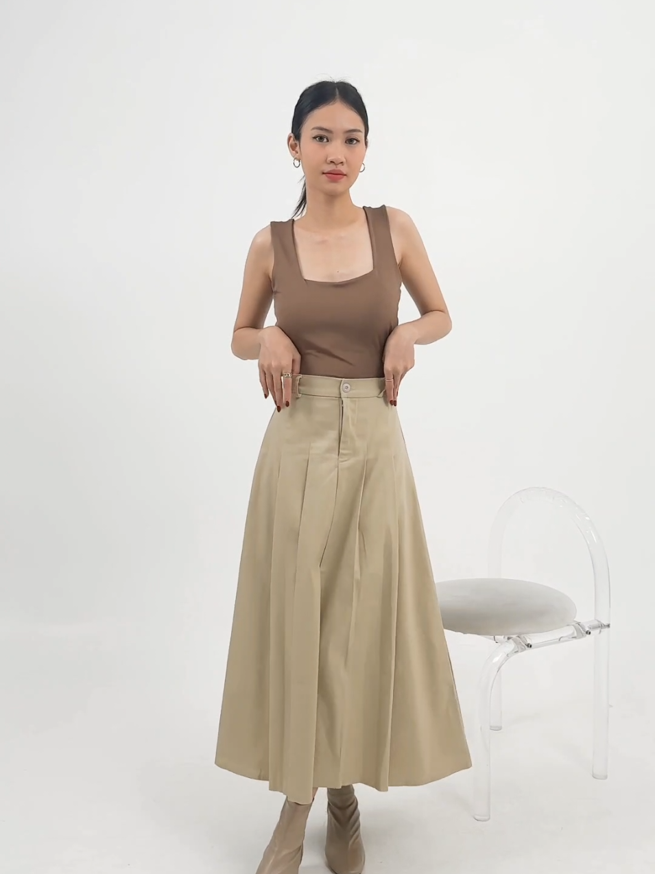 stay here with Molina Skirt #rok #koreanstyle #midiskirtoutfits 