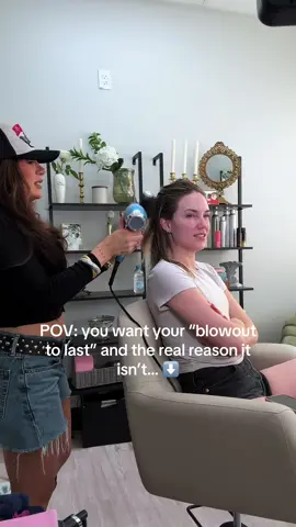 Let’s be honest blowouts are really not meant to last. They’re meant to Smooth and they’re meant to create volume. If you want your blowout to last a little bit longer it’s all gonna depend on the tool that you’re using. I always suggest using a way smaller round brush, and then even retouching up the “curls” with a hot tool just to seal in all the product! #hair #blowouts #lastingblowouts #hairtips #hairtricks