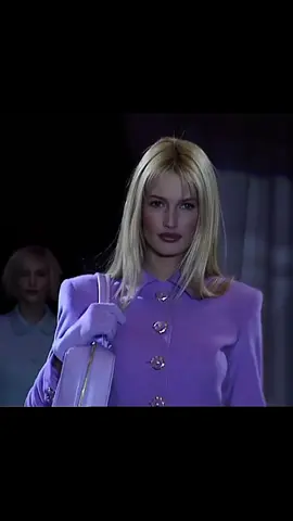 #KarenMulder for #Versace 