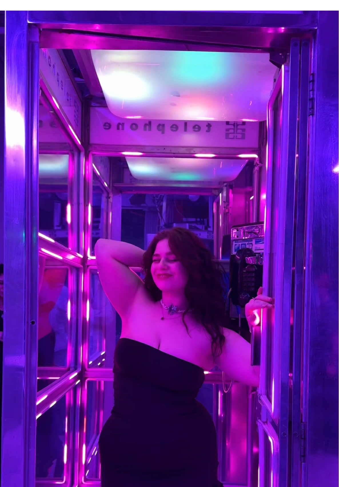 diml as a corporate girly and a content creator🖤 Work all day and then pinky swear opening!! @Tania | NYC Content Creator @pascal  #diml #nyclife #nycbars #nycrecommendations #dayinmylife #Vlog #minivlog #creatorevent #baropening 