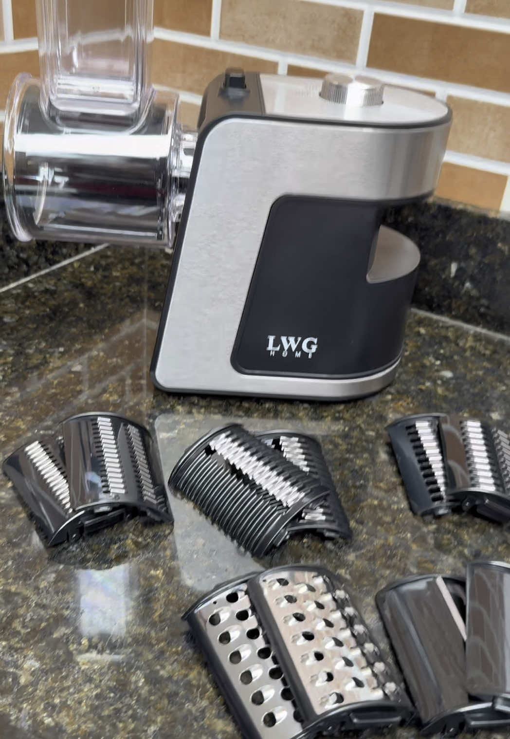 Chegou o Cortador de Legumes X228: 1000W de potência, cortes rápidos, fáceis e sem esforço! Garanta o seu em loja.sokany.com.br ou visite a LWG Home, Av. Vautier, 521 – Brás, SP.   5%OFF na primeira compra no site. Cupom: PRIMEIRA5 💚 #Sokany #RotinaExtraordinária #CozinhaPrática #LWGHome #UtilidadesDomésticas #NovidadeSokany #CortadorDeLegumes #Cozinha #Oferta #SokanyBrasil