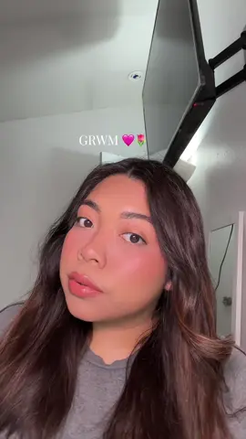 GRWM 🩷🌷  (all products linked in my showcase)  @e.l.f. Cosmetics (eyebrow gel) @Maybelline NY ( jelly primer)  @Milani Cosmetics (concealer, skin tint, setting spray, setting powder, &’ lipliner)  @Clinique (contour stick)  @Rare Beauty (blush) @loréal paris usa (setting powder)  @Benefit Cosmetics (bronzer)  @essence.cosmetics (powder blush) @Araceli Beauty (brow pencil)  @COVERGIRL (mascara)  @Febble Cosmetics (butter balm) #makeup #grwmroutine #trending #fypシ 