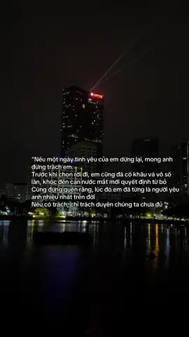 Trước khi chọn rời đi, em cũng đã cố khâu vá vô số lần, khóc đến cạn nước mắt mới quyết định bỏ nó. Trách duyên chưa đủ, tình chưa đầy. Tiếc cho chúng ta cố gắng nhưng chỉ còn hai chữ đã từng…#xh #fyb
