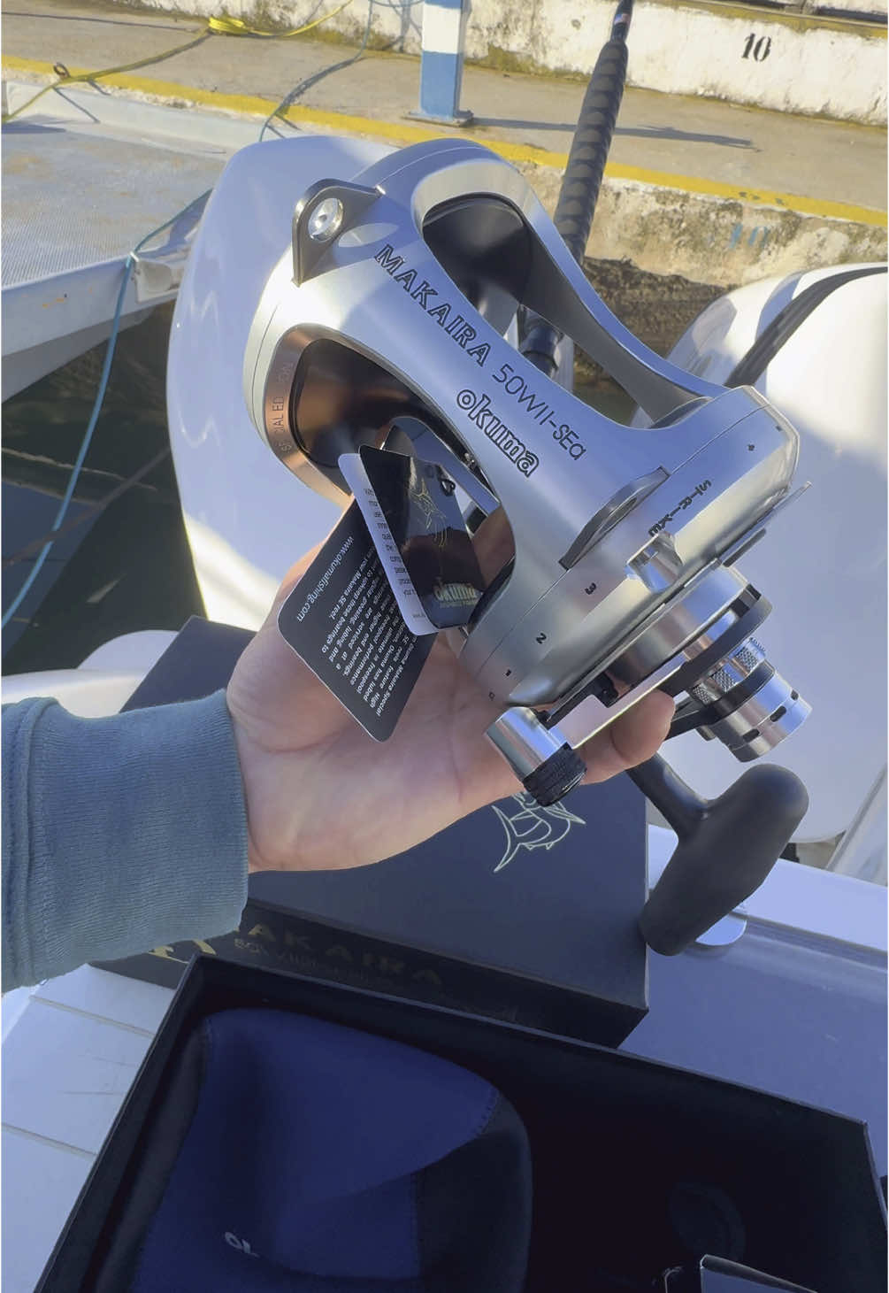 Will we stop the powerful races of giant tuna? @Okuma Spain #finhunters #finhuntersgear #deepbomb #tuna #tunafishing #bluefintuna #giant #fishing #fishinglife #okuma #okumamakaira #viral #foryouu #fyp 