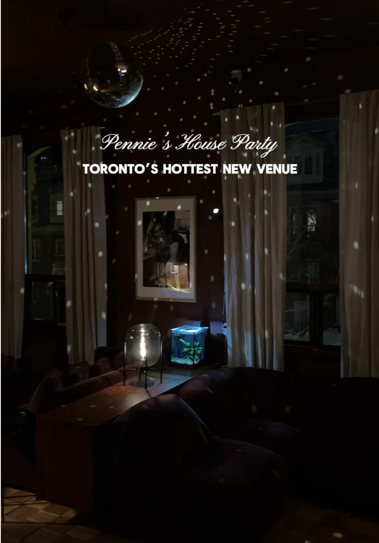 Hosting just got a lot easier 🍋‍🟩🪩🍸  Toronto’s newest venue “House Party” just launched! Book your party by emailing party@pennies.bar 🤍 #torontolife #torontoevents #houseparty #eventspace #partyvenue #birthdayparty #torontobar #girlsnightout 