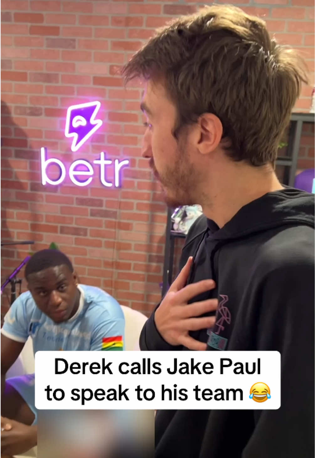 @Betr Derek he doesn’t have your number saved 😂 #jakepaul #boxing #betrderek 