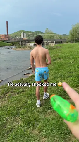 No way he only paid $20 for that l'm gonna buy it rn 😭 #waterblaster #electricwaterblaster #watergun #summertoys #tiktokshopfinds