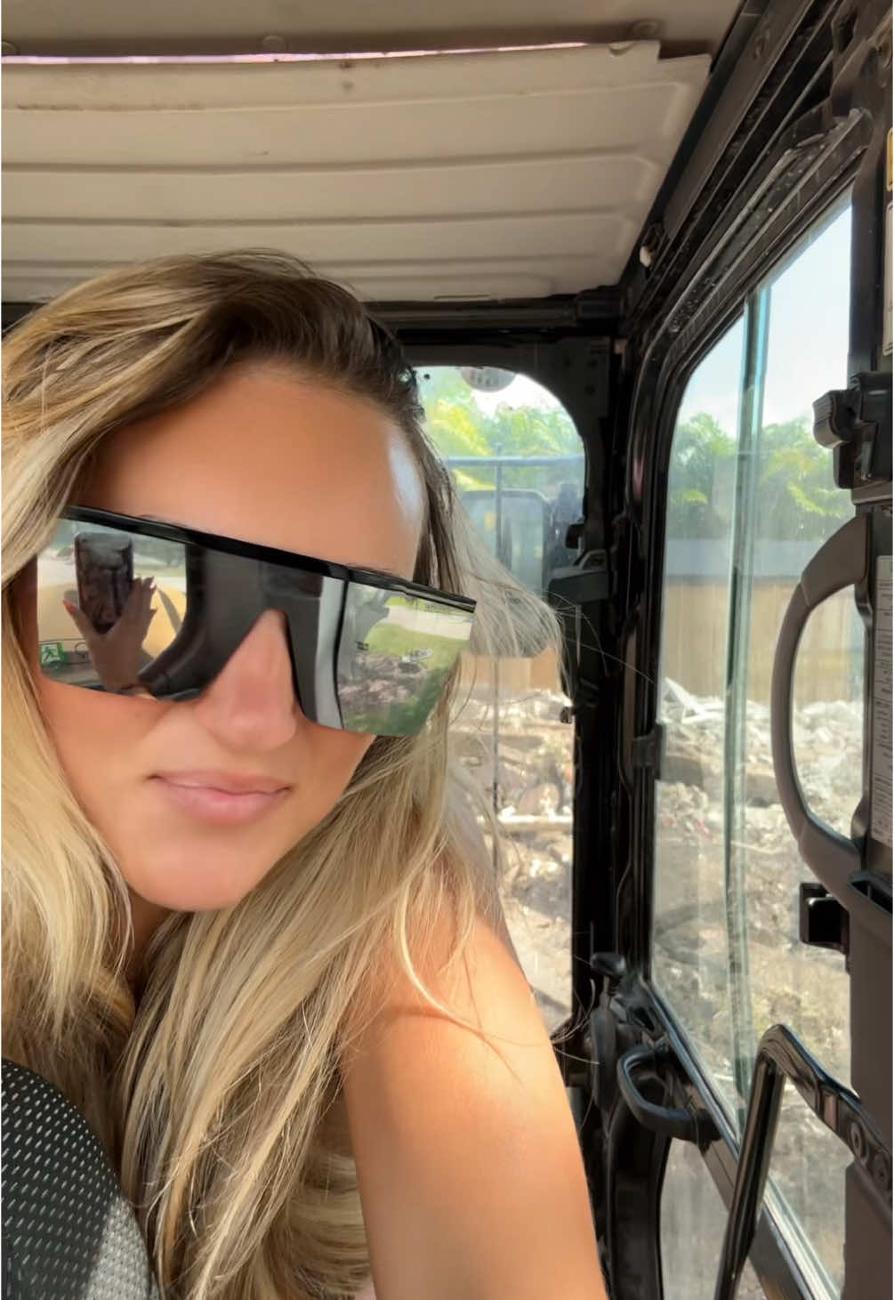 Decided to just play in the dirt today #fyp #demolition #bluecollar #demogirly #CAT335 #twosavage 
