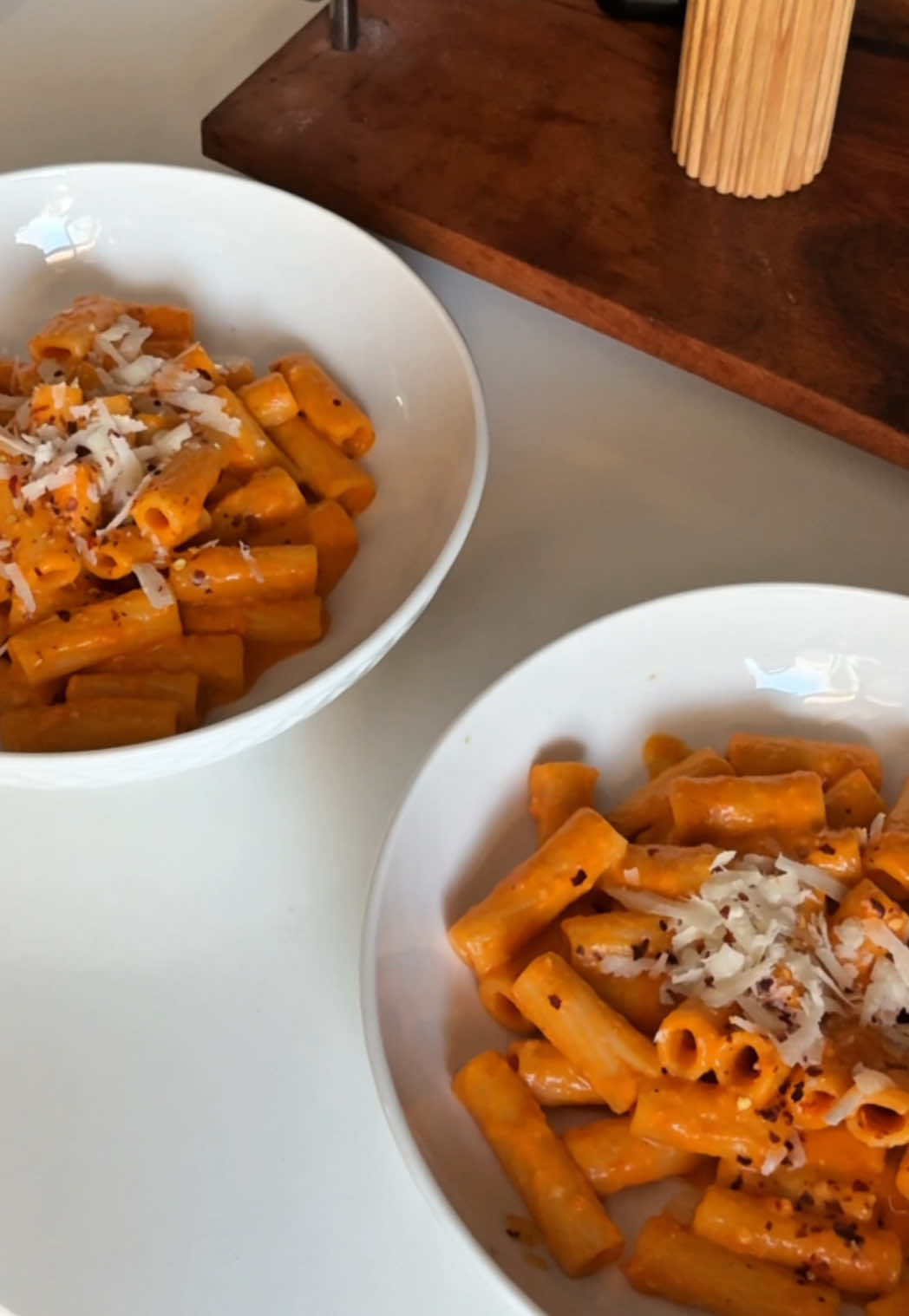 penne alla vodka with fresh cherry tomatoes 🍅 🤭 #penneallavodka #pasta #pastarecipe #EasyRecipe #easydinner #cooking 