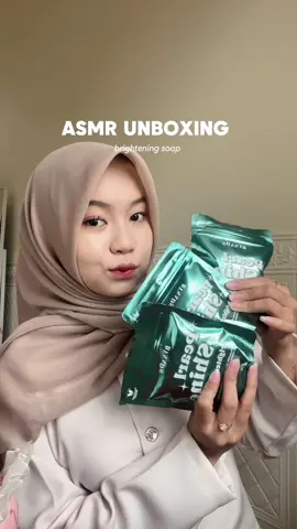 suka banget sama hasilnyaa! tapi ini belum rutin yaa, gimana kalo rutin coba🫵🏻👀🤍 #pearlshine #brighteningsoapbynads #bynads #pearlshinebrighteningsoap #bodycareviral 