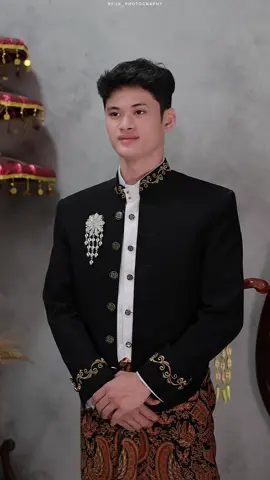 Ikut trend mas mas jawa premium dulu ya guysss😁😁 #CapCut #JJCapCut #tangerangselatan #fotostudio #preweding #viral #prewedingoutdoors #jawapridee🤙 #bajuadatjawa #Baju #newconcept #fyp #fpy #viralvideo #fypageシ♡❤️ #betawi #adatjawa #tangerangselatan #viraltiktok #pamulang #viral?tiktok🥰 #viralvideo 
