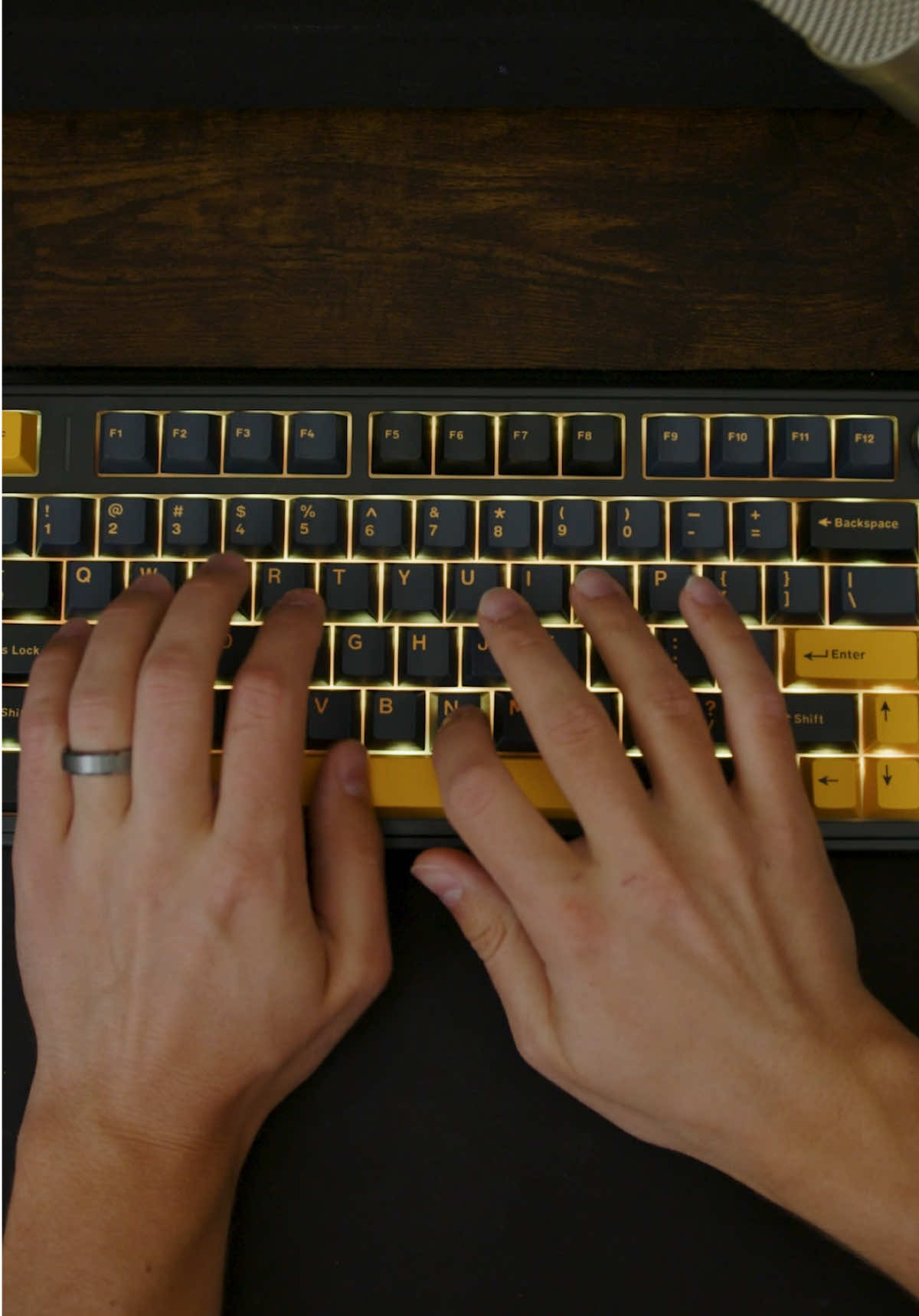 Low key sounds like when you build something in LEGO Star Wars when you type 😂 #keyboard #typing #keyboards 