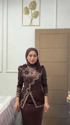 set rok Melayu super mewah dan cantik bisa di order di lain warna info & order wa admin 08113332503 #kebayawisuda #ootdkondangan #kebayamodern #kebayalamaran #kebayamelayu #bridesmaids #kondangan #