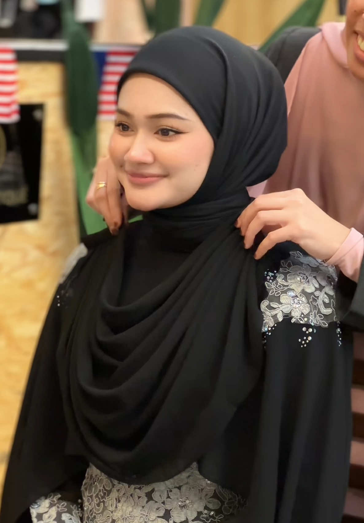 Outfit:- Dress Queen  - Balck lace grey - bawal + instant drape . Sesuai utk majlis tunang, nikah, family pengantin & dinner. Dress yg nampak sopan & manis. . #bajunikah #habibiboutique #butikpengantinipoh #wedding #hijabtutorial #ootdhijab 
