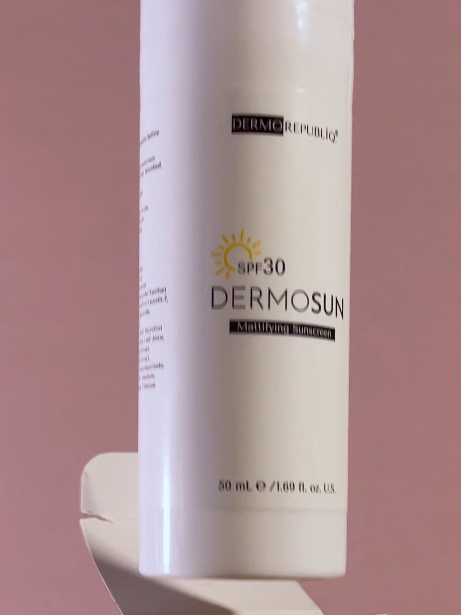🌞Summer ready na ba ang skin mo? Beat the heat with @dermorepubliq DermoSun Mattifying Sunscreen SPF 30! ☀️ No lagkit feels, just smooth, and matte skin all day—perfect sa initan! Protect your glow at goodbye oily face this summer. 💦 #Dermorepubliq #MattifyingSunscreen #SummerEssentials #SPF30 #SunProtected #SkinCarePH #NoLagkit #SummerReady #TikTokBudol #FYP #dermorepubliqsunscreenspf30 #dermorepubliqsunscreen