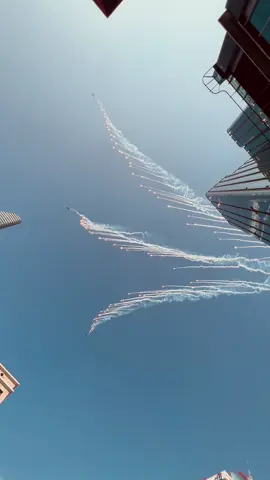 SU30MK2 thả nhiệt trên bầu trời Saigon vào ngày cuối của concert quốc gia #a50 #dieubinh #giaiphongmiennam #su30mk2 #thanhiet #phicong #tiemkich #30thang4 