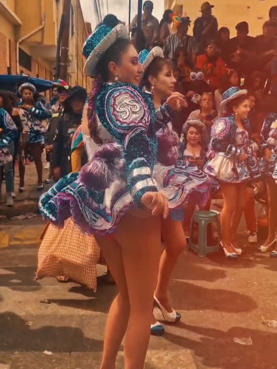 Feliz dia de la Danza!... Si me ven sonriendo y bailando déjenme,  es justo donde quiero estar #paratiiiiiiiiiiiiiiiiiiiiiiiiiiiiiii  #fyp  #sansimon🔴🔵  #caporales  #bolivia🇧🇴  #diadeladanza  #sansimonlapaz  @Caporales San Simon La Paz 