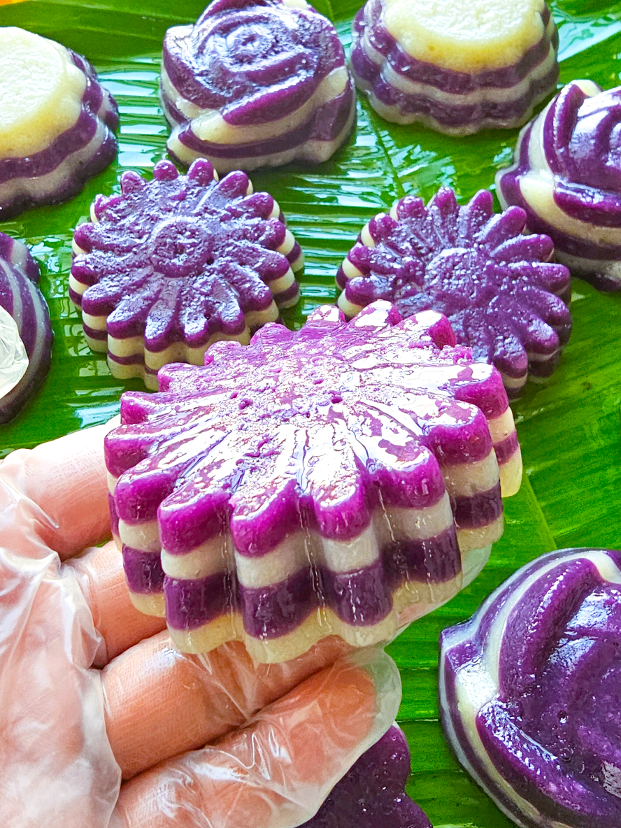 ✅️Sapin-sapin 📌 Ingredients 4 cups glutinous rice flour 3/4 cup sugar 1/2 teaspoon salt  2 cups coconut milk 1 can condensed milk (380 gram) 1 tablespoon ube flavoring  📌 Toppings 1/2 cup Desiccated coconut  3 tbsp brown sugar  📌 Steam Time White mixture - 2 minutes  Ube mixture - 2 minutes  White mixture-2 minutes  Ube mixture - 10 minutes (last layer)  LIVE, LOVE, BAKE 💛 #sapinsapinrecipe #tiktok #lily #miryenda #kakanin #pangnegosyoidea #everyone #followers #highlights 