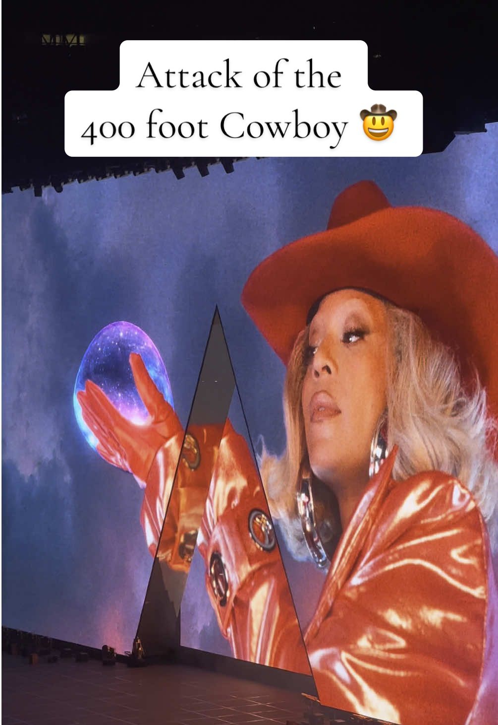 the visuals are soooo good😭  - - - #cowboycarter #beyonce #beyhive #sofistadium #openingnight #losangeles 