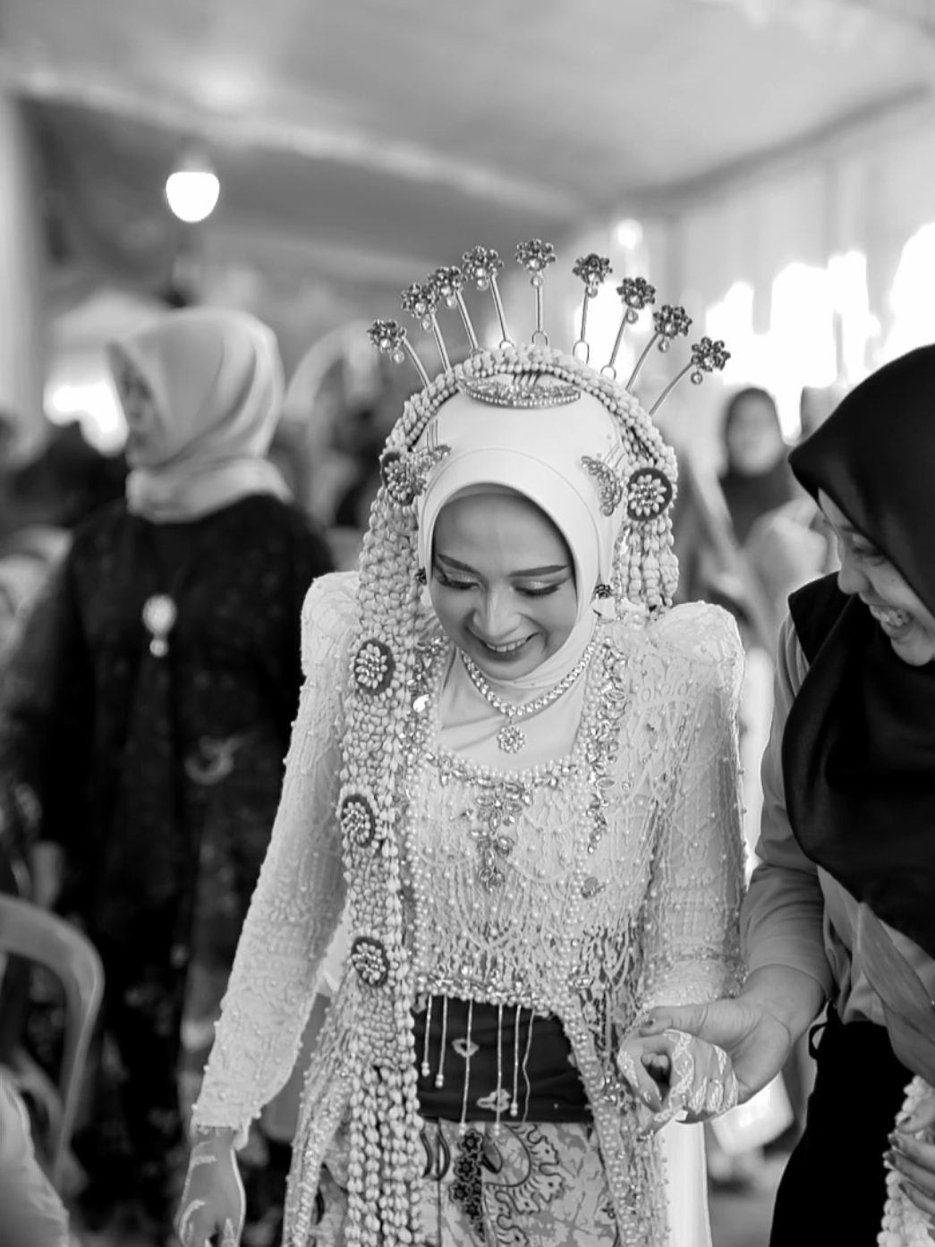 Hanggegem asto, supayane bakoh bebrayan #adatjawa #wedding #prewedding #sinarengan #ttartisan #7artisans #prewedding #preweddingshoot #weddingvideo #weddingphotography #fyp #fypシ 
