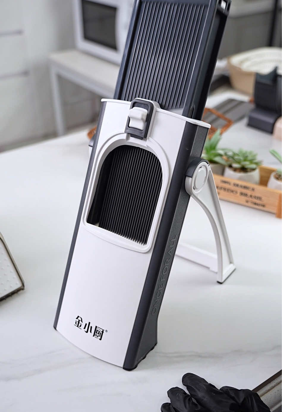 It can cut all kinds of vegetables without many accessories. I like it so much. #tiktokshop #cooking #amazon #amazonfinds #kitchen #vegetablechopper #trend🔥 #onsale #tiktokmademebuyit #fyp  #güçlüsaçlargüçlüben 