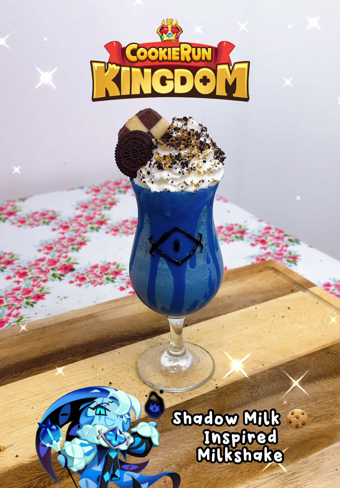 Shadow milk is the secret ingredient to a fun milkshake~😉💙 This recipe is a play on “Cookie Monster” ice cream, but with natural food coloring from the blue spirulina! Note: To decorate the glass, use candy melts (or white chocolate with natural food coloring); and the eye detail is made of black icing!🥂 #cookierunkingdom #cookierun #shadowmilkcookie #crk #fypシ 