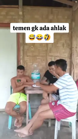 Kasian lee...😂