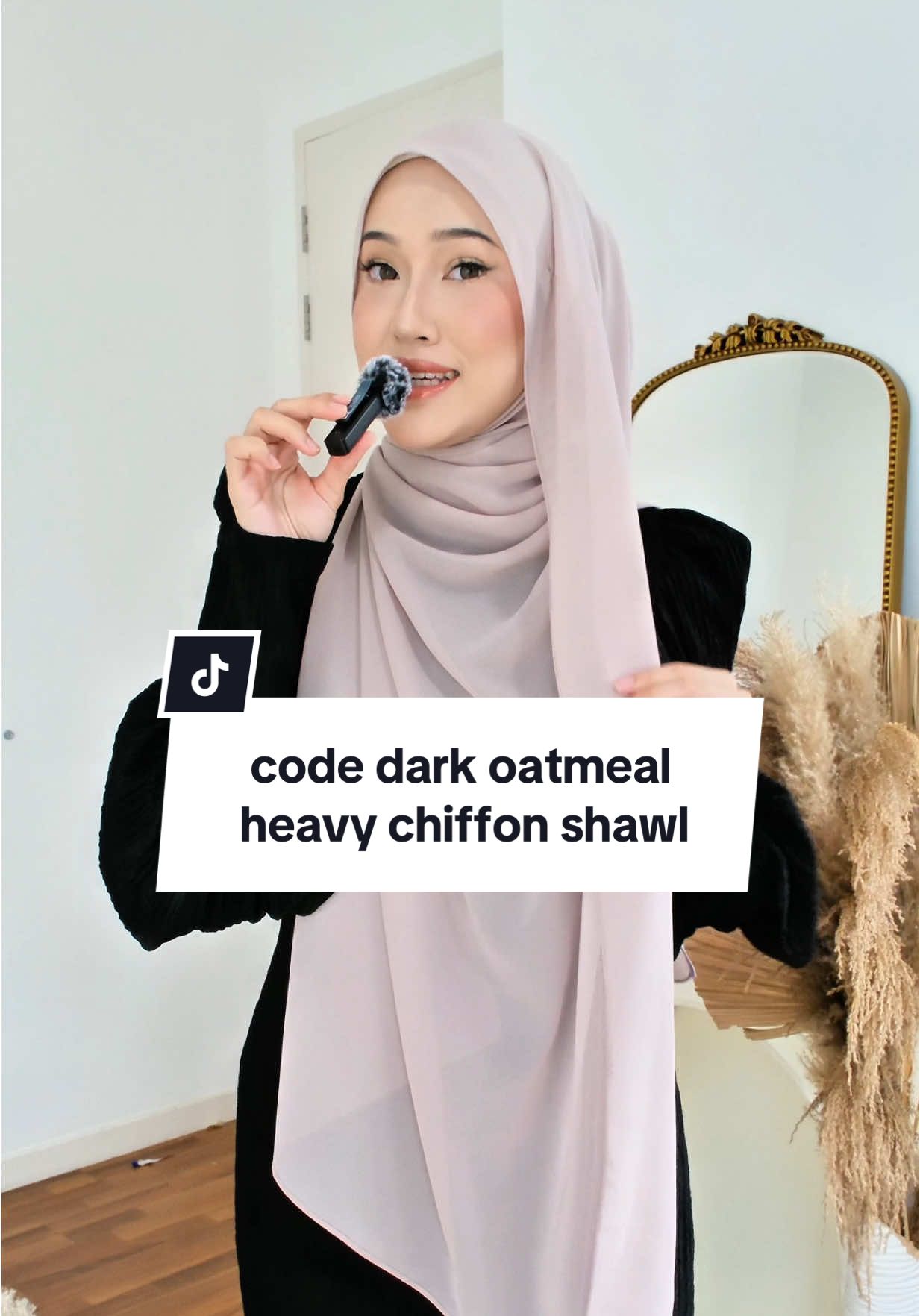 yes warna dark oatmeal ni mmg bestseller sangat finally dah restock 🙊 #heavychiffonshawl #tudungsenangbentuk #shawlmurah #tudungviral #amyrahijab #shawlviral #shawlRM9 #darkoatmeal 