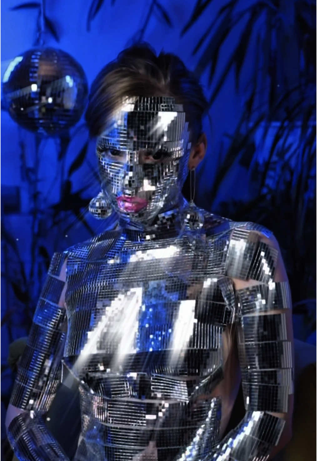 Inst: eva.mosevichhh🪩 Тг: evamosevich 💿 #discoballmakeup #discoball #crazymakeup #makeuptransformation #makeup 