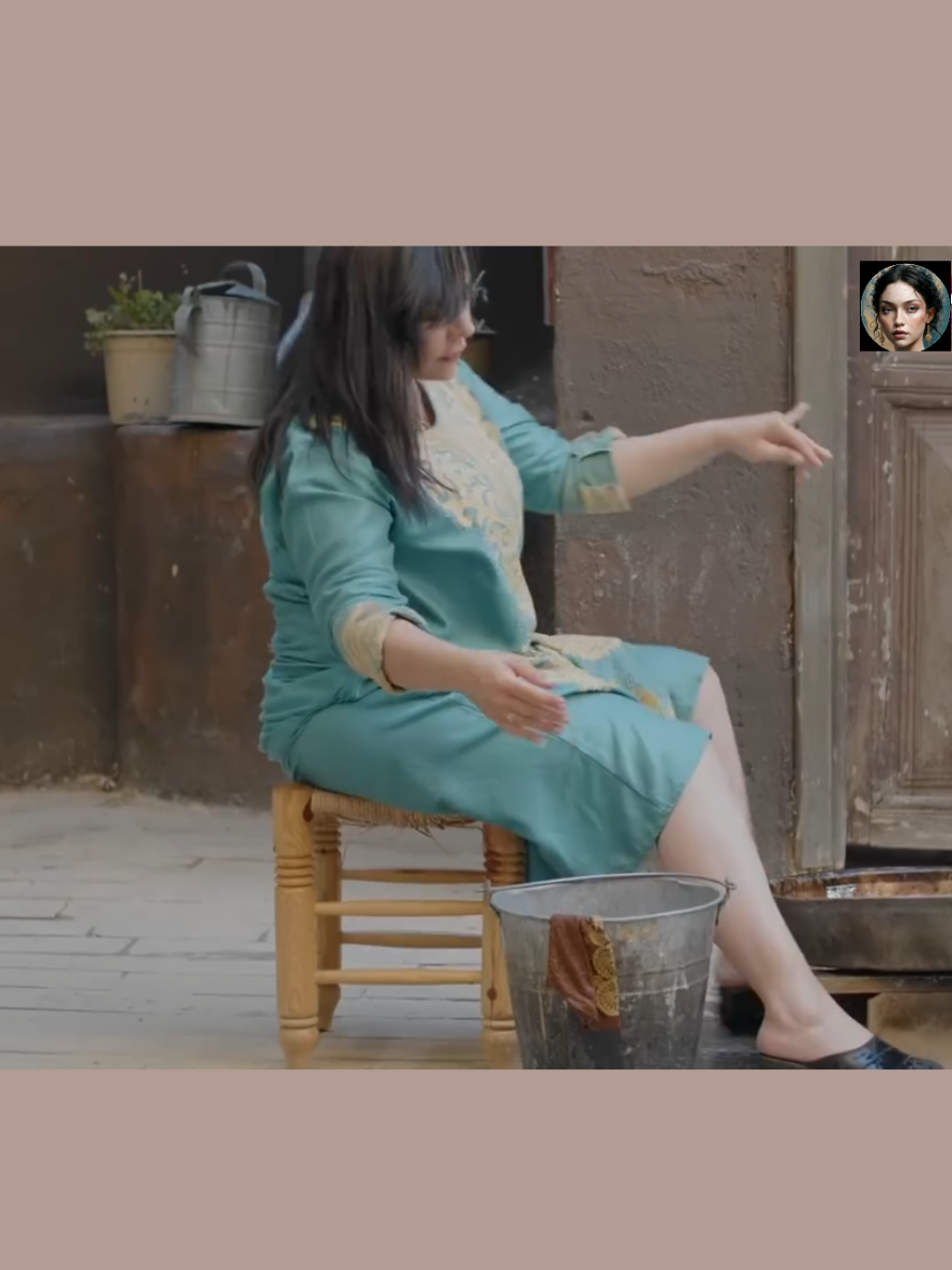 عم تعزل بيتها ومالها منتبهة مين موجود عالسطح .. صحيح حلوة بس بألف رجال ! #MorroDrama #MoRoSeries #moroo_tv #tiktokfilmtvcompetition 