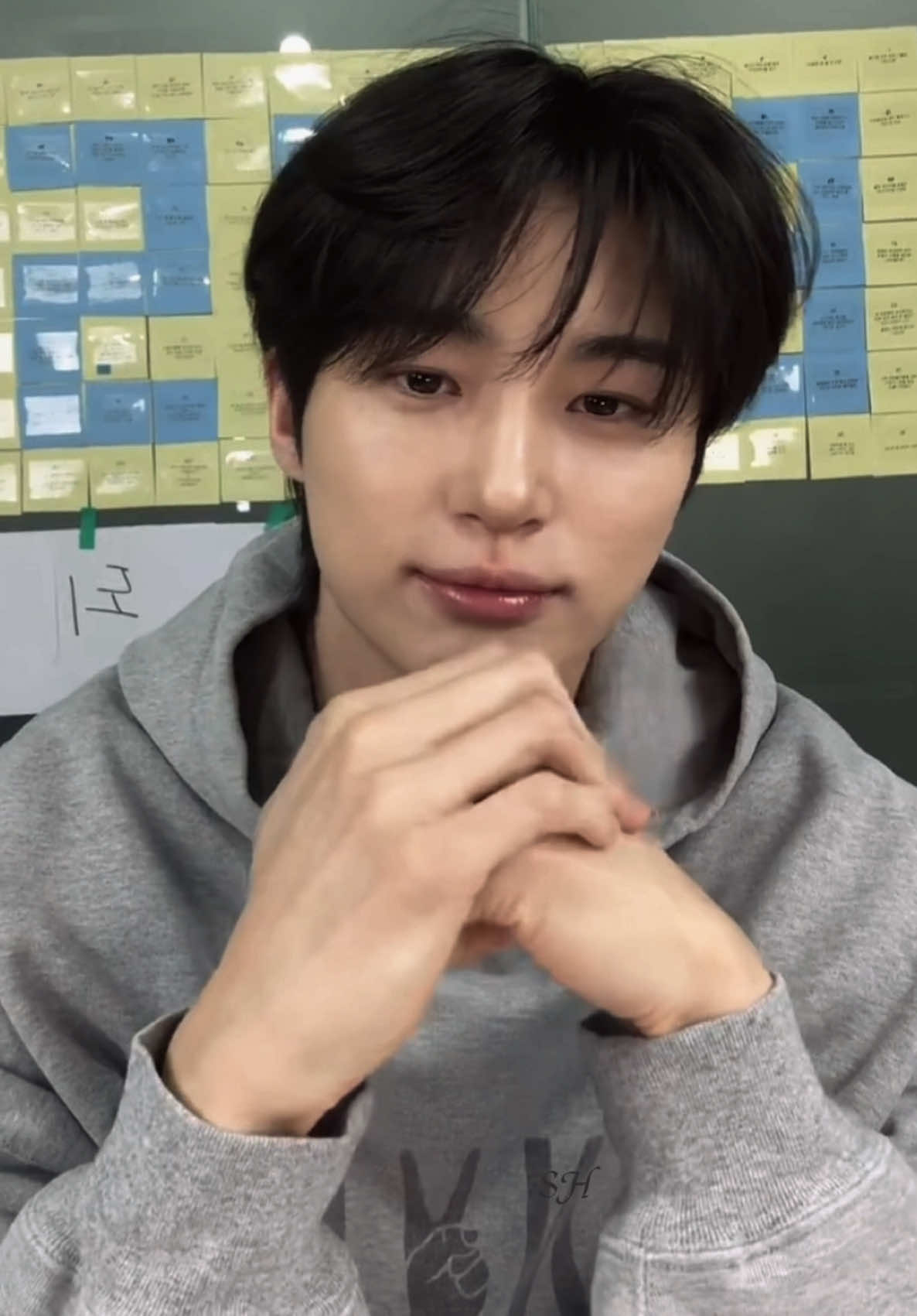Him today at Weverse live 💗✨ I miss him 🥹💞  #CapCut #byeonwooseok #wooseok 