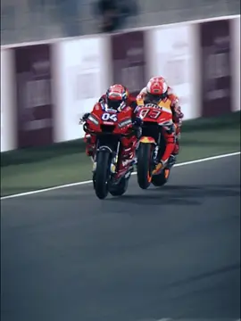 Andrea Dovizioso adalah mantan pembalap MotoGP asal Italia yang dikenal sebagai salah satu pebalap paling konsisten dan dihormati dalam sejarah kejuaraan dunia balap motor. Lahir pada (23 Maret 1986) di Forlimpopoli, Italia. Di Ducati, Dovizioso meraih 15 kemenangan dan 62 podium, serta menjadi runner-up tiga kali berturut-turut di kejuaraan dunia MotoGP pada tahun 2017, 2018, dan 2019. Pada Juni 2023, Dovizioso resmi dinobatkan sebagai Legenda MotoGP di Sirkuit Mugello, Italia, bergabung dengan nama-nama besar seperti Valentino Rossi, Jorge Lorenzo, dan Dani Pedrosa. #andreadovizioso #ducati #ducaticorse #motop #motogpindonesia #legend 