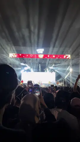 Pengenku siji mung kowe 🤍#guyonwaton #konserbandung #neverland #ambyar #fypシ゚ 