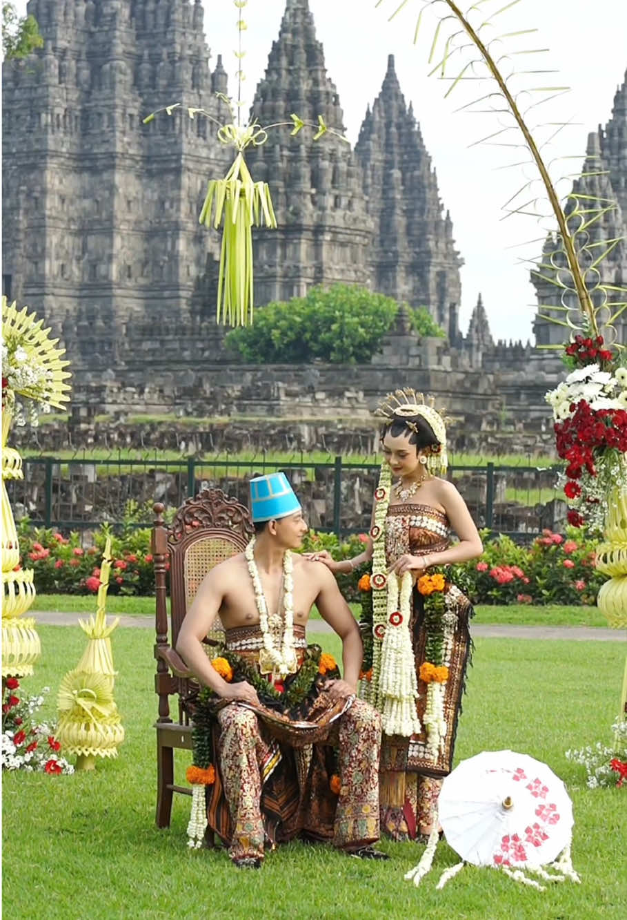⭕️ #ilalangportraiture #photograper #solo #solobasahan #mua @Nurelia Make Up #cast @AyuCandrakirana #sanggulpaes @Bayu Sultan #adatjawa #mantenjawa 