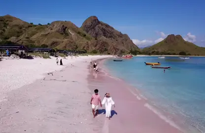 Suatu anugerah bisa menikmati indahnya laut Bajo, terima kasih suami❤️🥺 #pinkbeach #labuanbajo #bajo #pulaukomodo #NTT #nusatenggaratimur #fyp #tabarakallah 