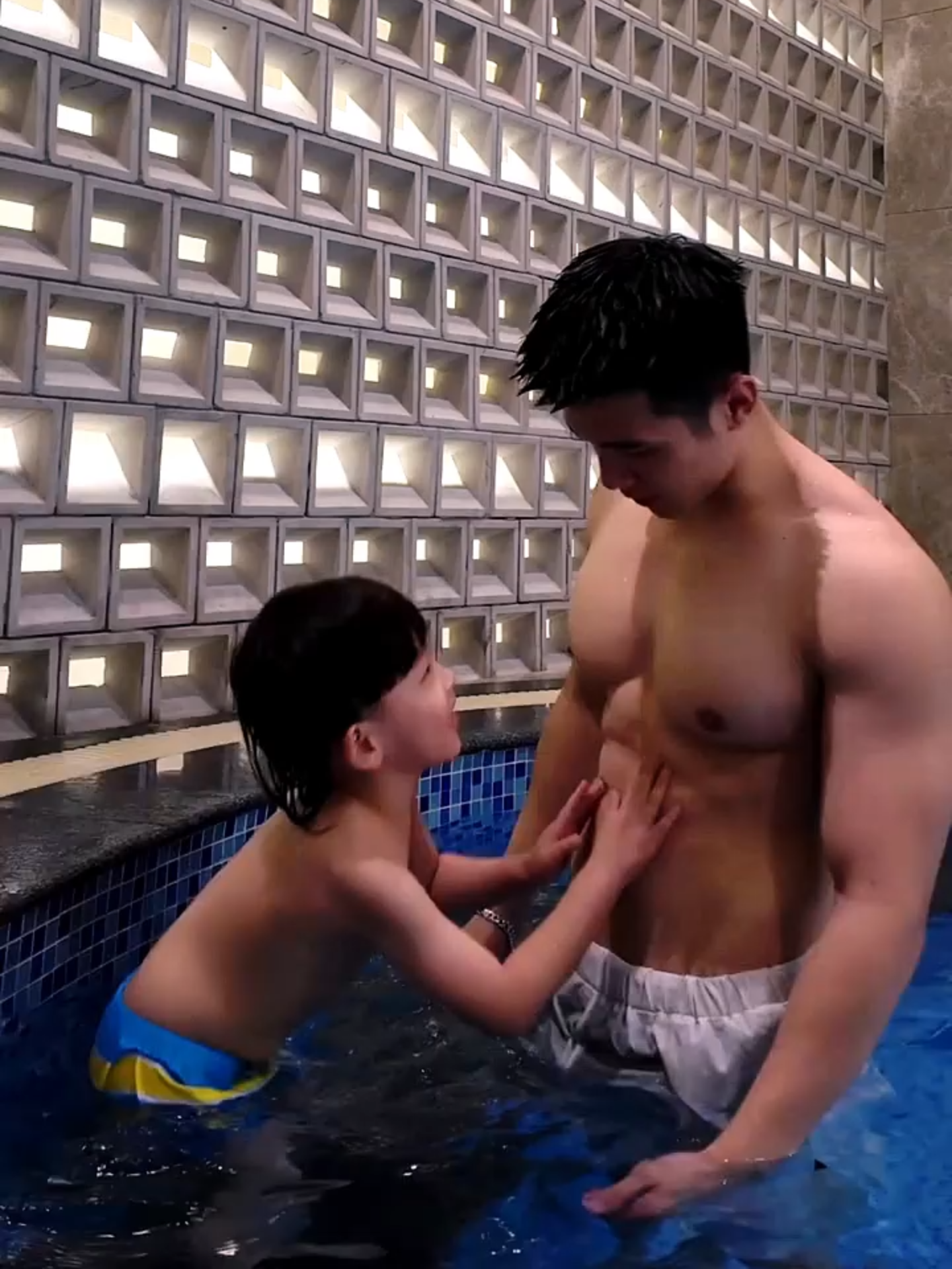 Daddy & Son 爸爸与儿子 #hunk #muscle #daddyandson #muscledaddy #asianhunk #asianmuscle #beautifulmusclemale #肌肉 #肌肉男 #爸爸与儿子