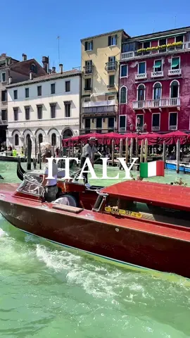 𝐕𝐞𝐧𝐞𝐳𝐢𝐚 🇮🇹 𝐜𝐡𝐞 𝐒𝐩𝐞𝐭𝐭𝐚𝐜𝐨𝐥𝐨 𝐦𝐢 𝐚𝐟𝐟𝐚𝐬𝐜𝐢𝐧𝐚 𝐬𝐞𝐦𝐩𝐫𝐞... 𝐆𝐮𝐬𝐭𝐚𝐦𝐢 𝐥𝐨 𝐬𝐩𝐞𝐭𝐭𝐚𝐜𝐨𝐥𝐨 𝐝𝐞𝐥 𝐂𝐚𝐧𝐚𝐥 𝐆𝐫𝐚𝐧𝐝𝐞 𝐝𝐚 𝐪𝐮𝐚𝐬𝐬ù 𝐞𝐦𝐨𝐳𝐢𝐨𝐧𝐚 𝐨𝐠𝐧𝐢 𝐯𝐨𝐥𝐭𝐚. #venezia #venice #italy #italia #veneto #veniceitaly #travel #veneziagram #veneziaunica #milano #venedig #roma #photography #art #treviso #venise #travelphotography #veneziadavivere #Love #padova #igersvenezia #napoli #photooftheday #gondola #mestre #verona #torino #firenze #waleed🇮🇹 