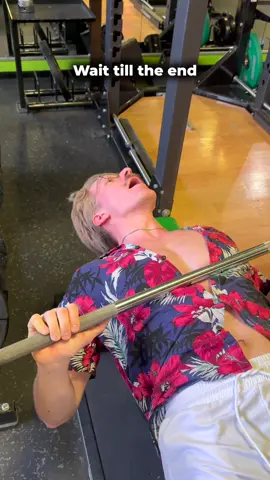 Tag your worst spotter 😅 @KING SERGEJ @Mica @Sarah   #gym #fail #mrsus #Fitness #gymfail #gymcrush #comedy 