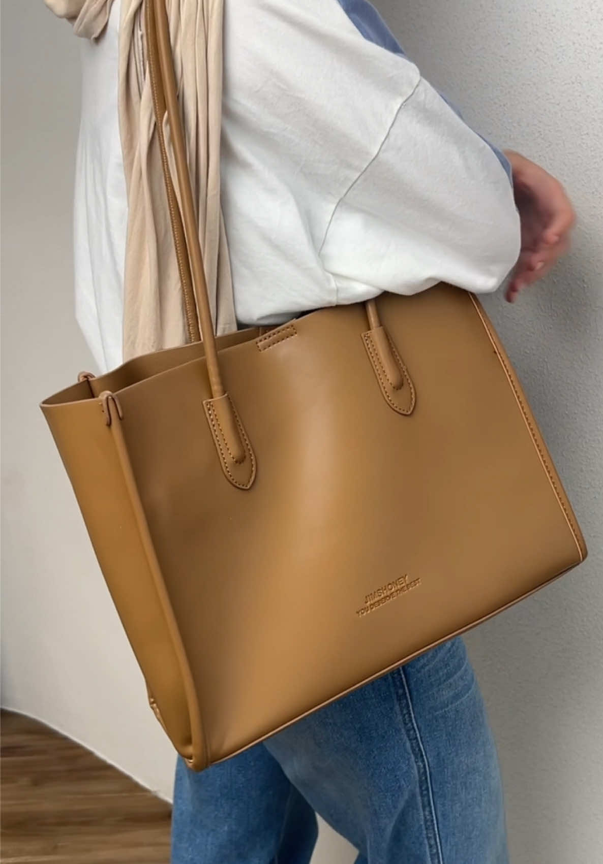Totebag wanita muat laptop 14inch cuma 100ribuan aja✨💕 #tascantik #tasselempang #jimshoney #racuntiktok #slingbag #taswanita #tasjimshoney #WIBGajian #WIBGAJIAN #PromoGuncang55 #SashaBag 