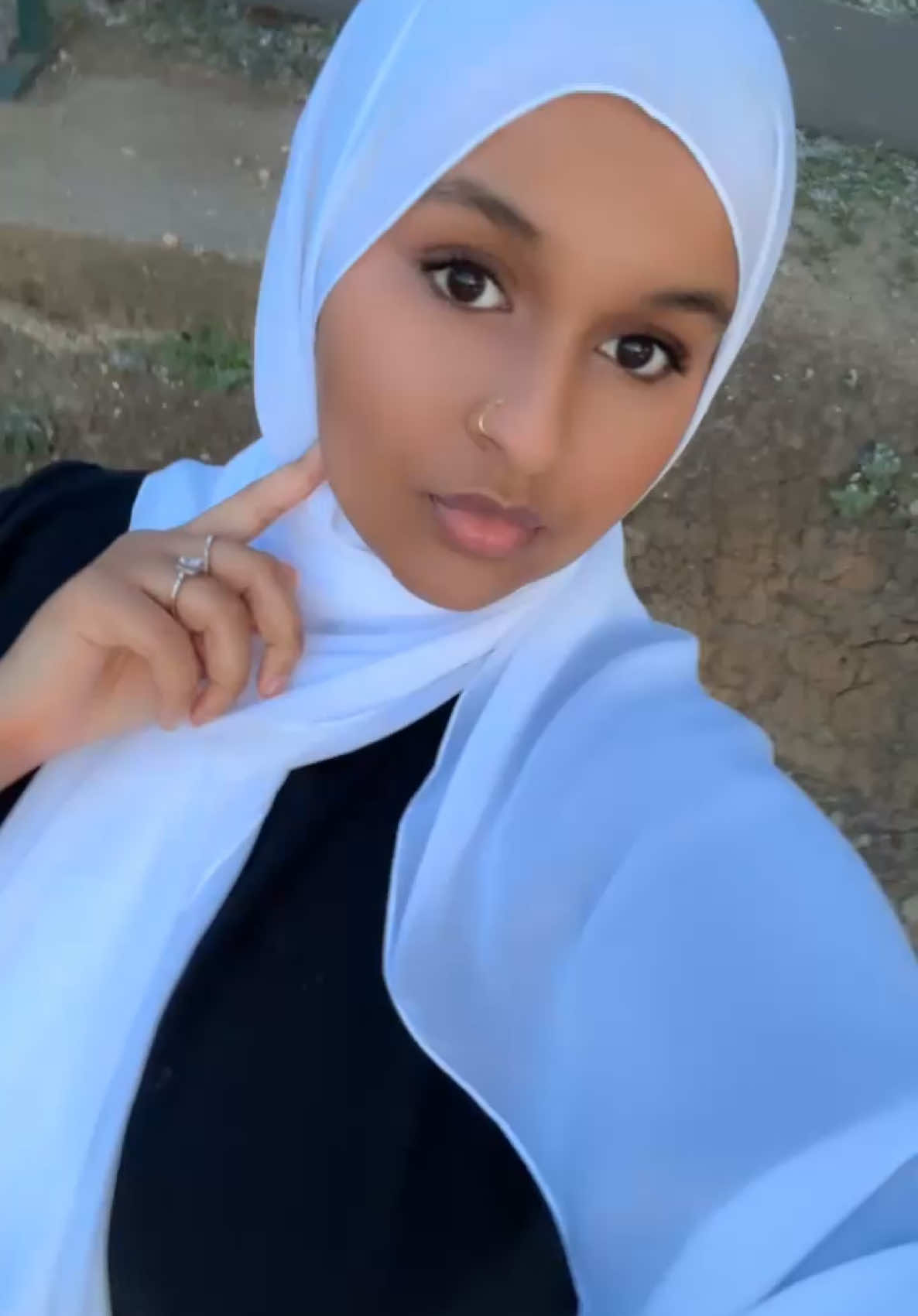 Black abaya and white hijab is so beautiful Allahumma barik 😍 #fyp #foryoupagе #hijab #hijabitiktok #hijabgirl #abaya #modest #modesty #modestoutfits #modestwear #OTTD #ottdhijab #nature #swans #islamic #viralditiktok #viralllllll #blowup? #blowthisupforme 
